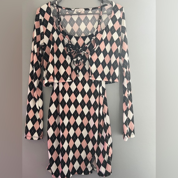 Black+Pink Checkered Dress & Long sleeve cover - Picture 1 of 2